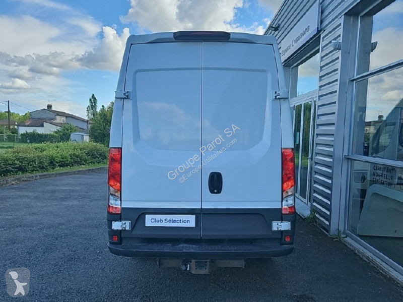 Véhicule utilitaire Iveco 35S14 V13 7 places