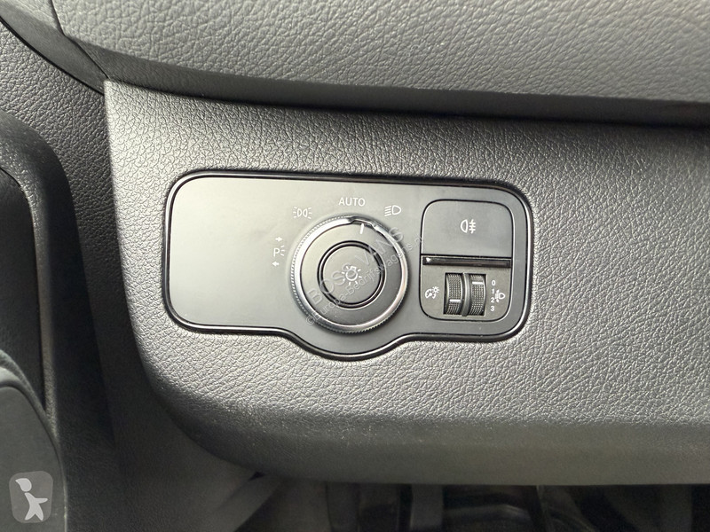 Véhicule utilitaire Mercedes 311 CDI L2H2 AC...