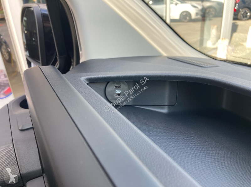 Véhicule utilitaire Ford 320 L1H1 2.0 EcoBlue...