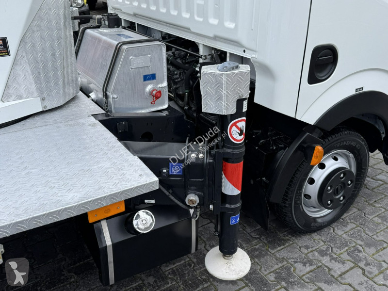 Véhicule utilitaire Nissan