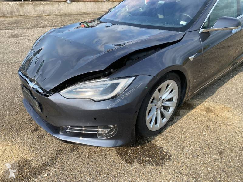 Véhicule utilitaire Tesla
