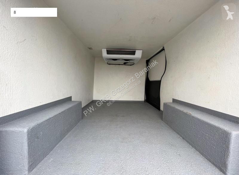 عربة نفعية Renault Traffic Furgon Cooler...