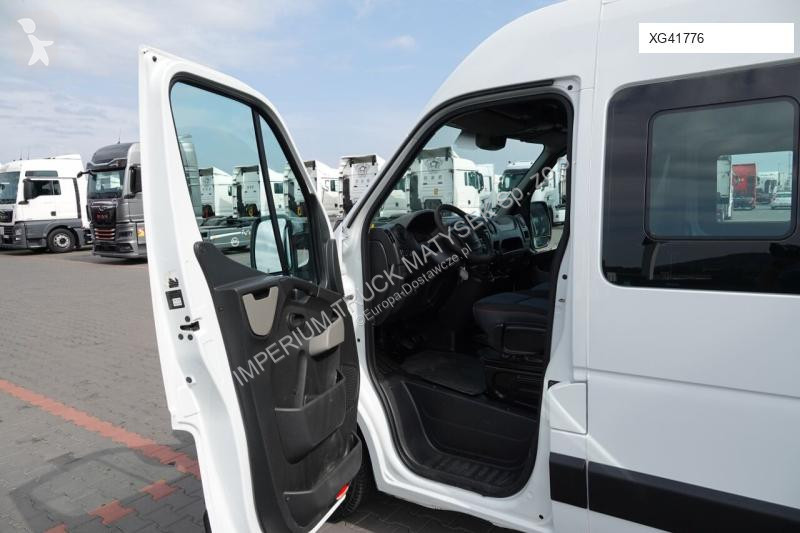 Furgoneta Renault MASTER / 6 osób / MANUAL / L2...