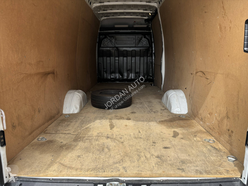 Autoutilitară Iveco 2.3d 160ch L4H2