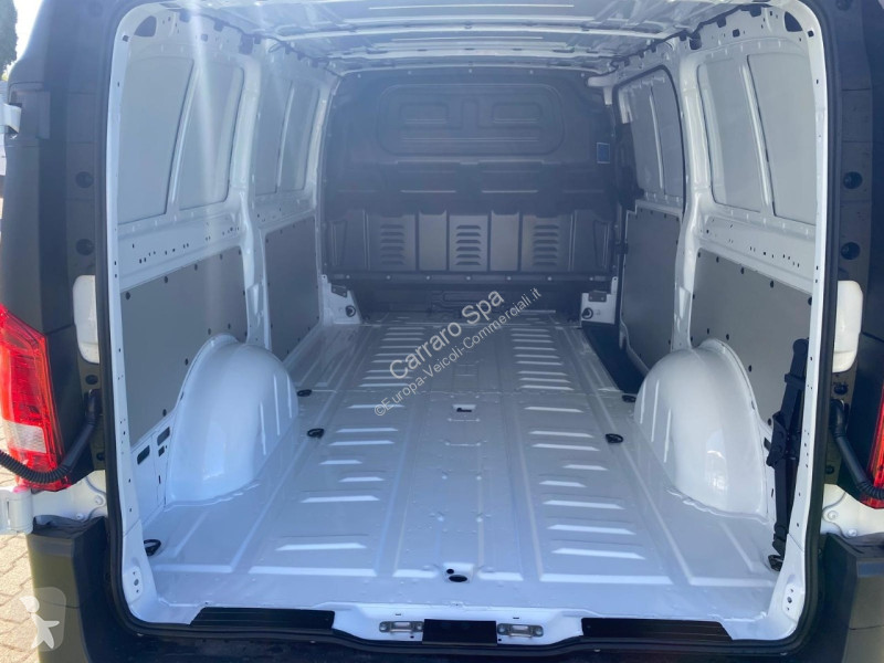 Véhicule utilitaire Mercedes Furgone