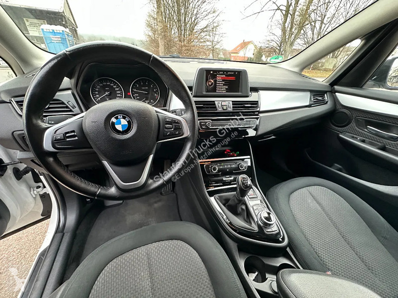 Nyttofordon BMW 216i Active...