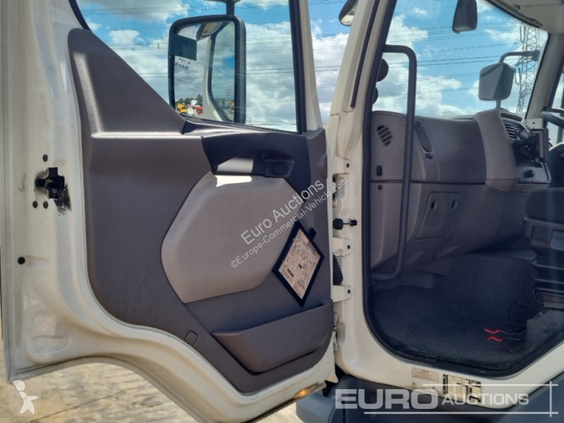 Véhicule utilitaire  LF220