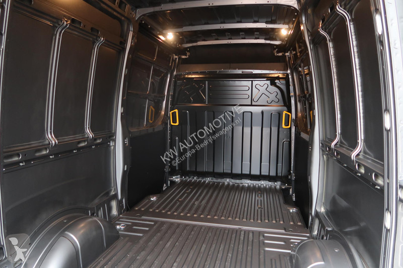Veicolo commerciale Iveco 35S18HV 3.0 L2H2 AUT/...