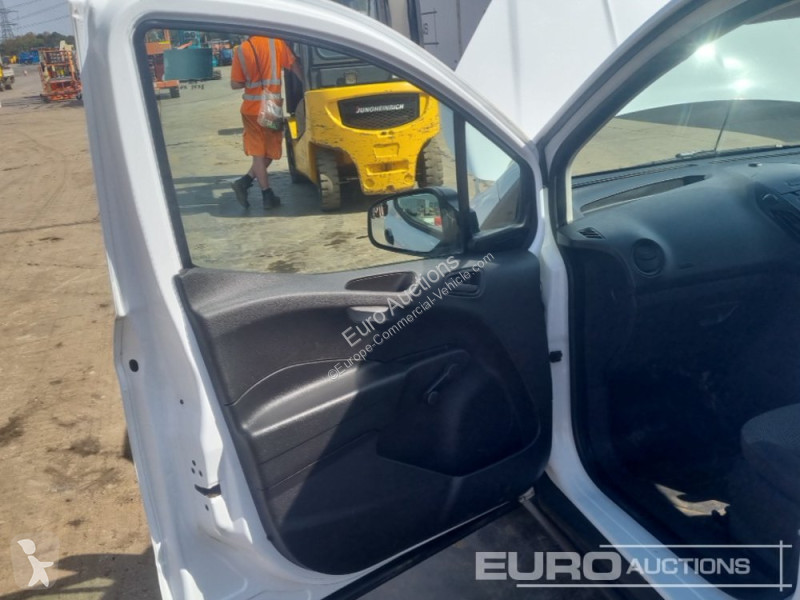 Autoutilitară Ford Courier