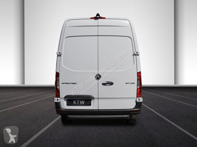 Autoutilitară Mercedes 317...