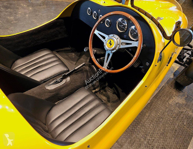 Véhicule utilitaire Ferrari  Vintage Racer...