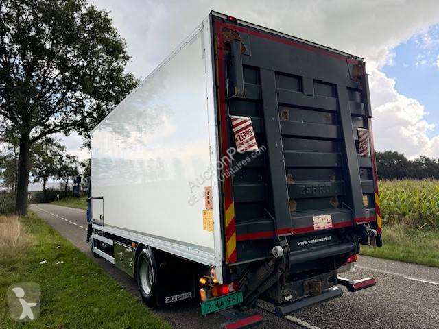 Véhicule utilitaire Volvo 280