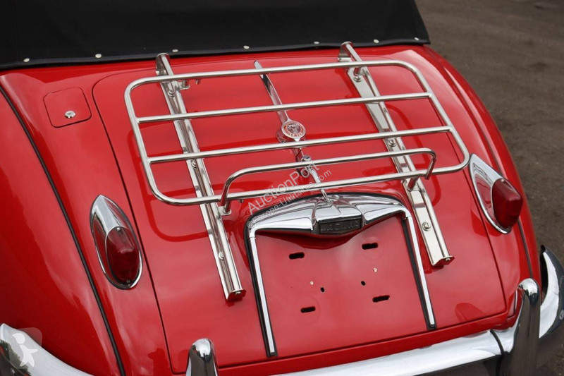 Véhicule utilitaire Jaguar 150 DHC