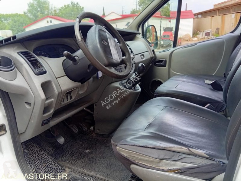 Véhicule utilitaire Renault TRAFIC