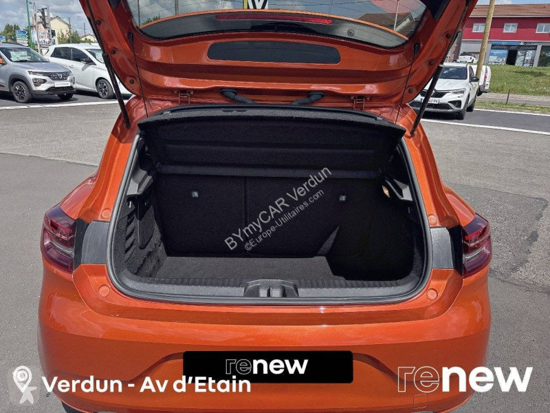 Véhicule utilitaire Renault Clio E-Tech 140