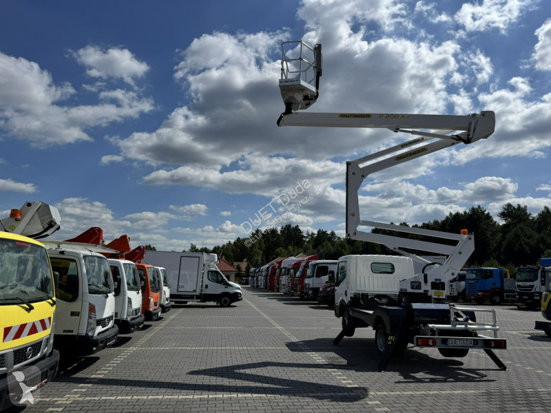 Лекотоварен автомобил Nissan