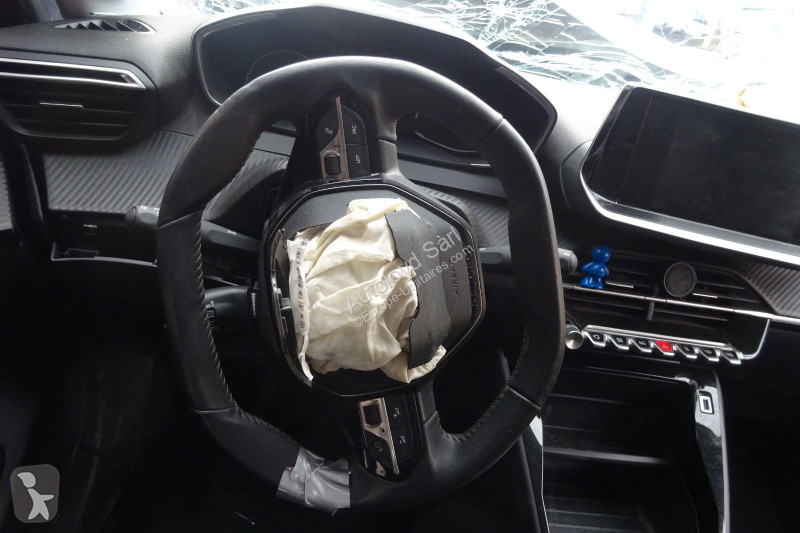 عربة نفعية Peugeot 1,2 PURETECH 100
