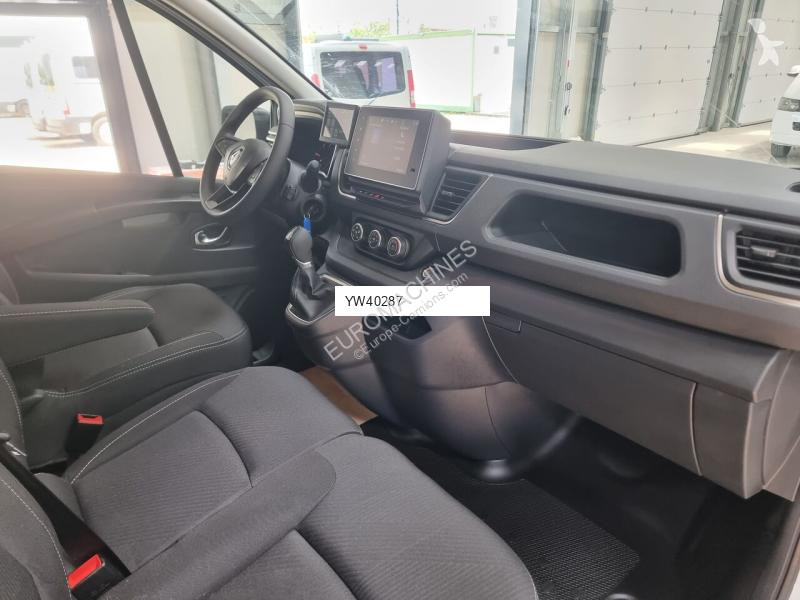 عربة نفعية Renault TRAFIC