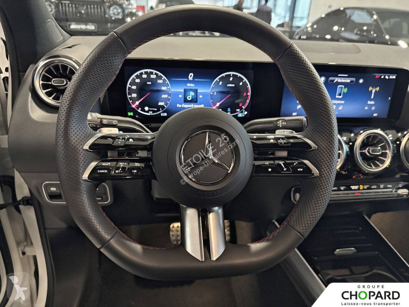 عربة نفعية Mercedes GLA 180 d 8G-DCT