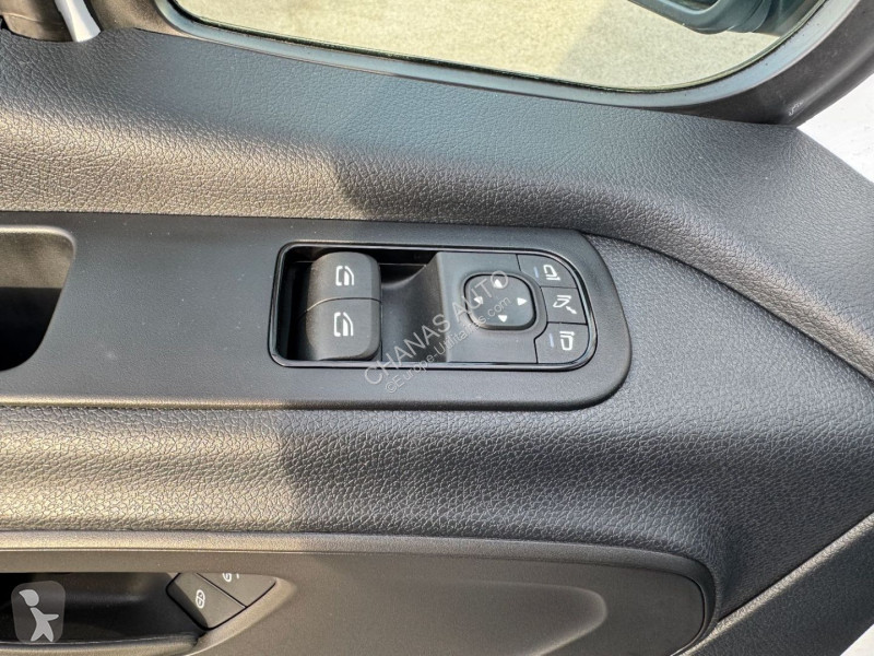 Véhicule utilitaire Mercedes 317 CDI 37 3.5T...