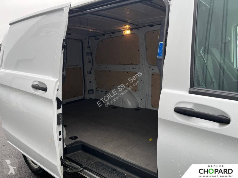 Véhicule utilitaire Mercedes VITO FOURGON 114...
