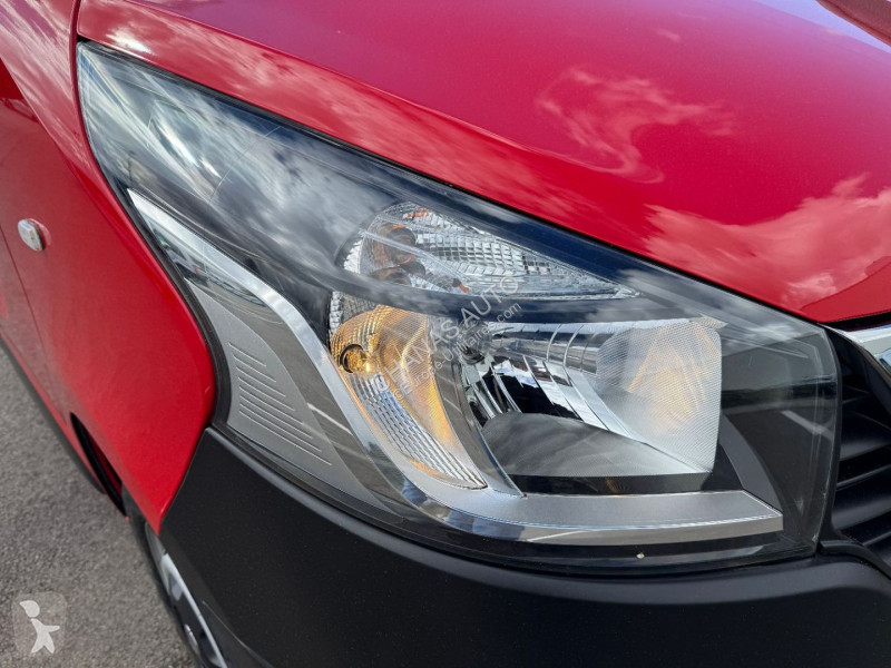 عربة نفعية Nissan L1H1 2.0 DCI 120 VISIA