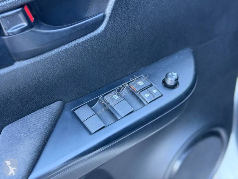 عربة نفعية Toyota