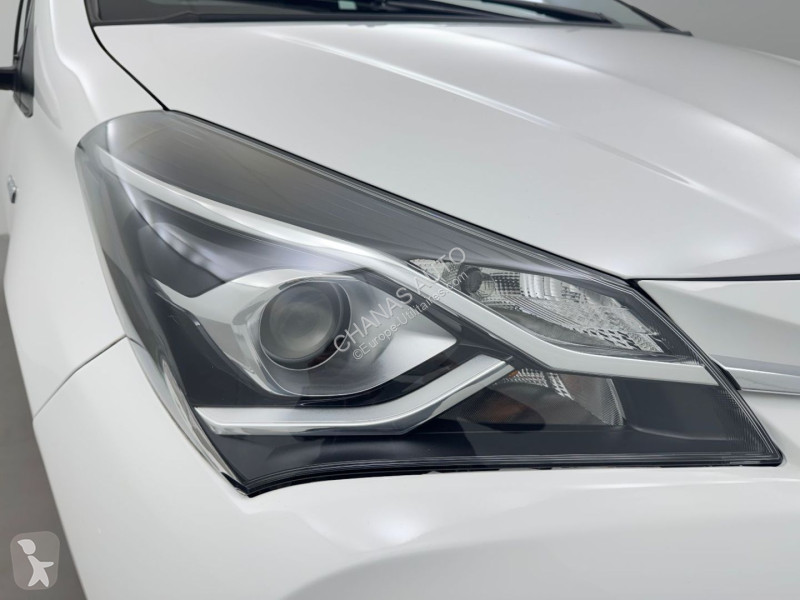 عربة نفعية Toyota Hybride 100h France Business
