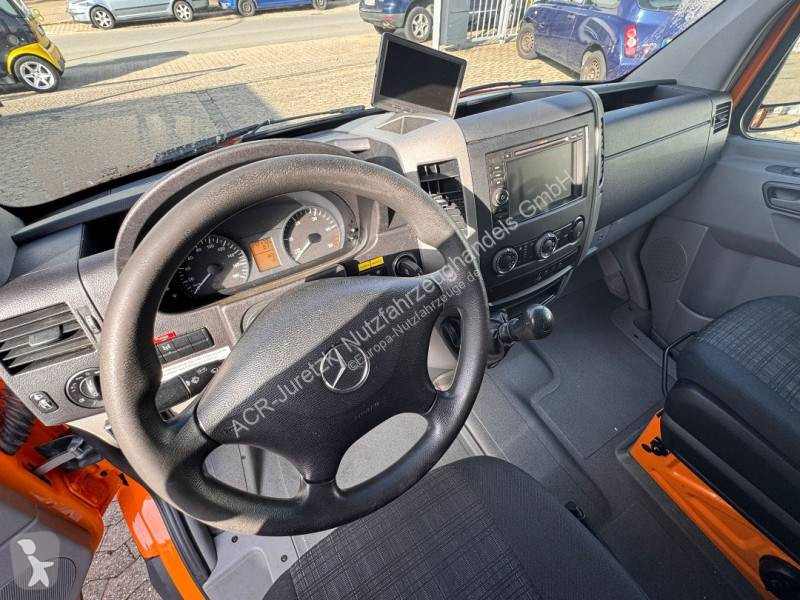 Samochód dostawczy Mercedes