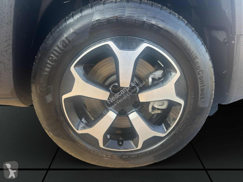 عربة نفعية Jeep