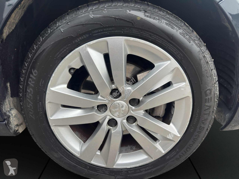 عربة نفعية Peugeot
