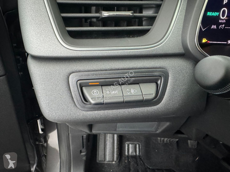 Véhicule utilitaire Renault E-Tech full hybrid...