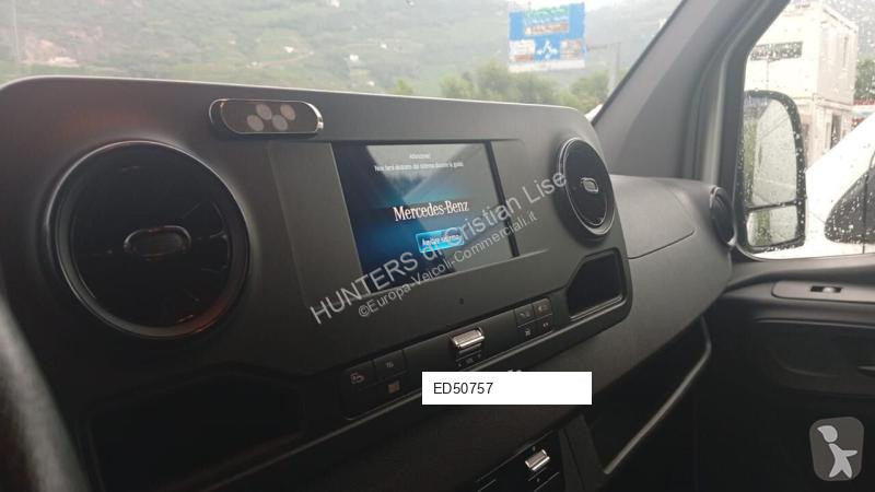 Лекотоварен автомобил Mercedes 3posti TRAZIONE...