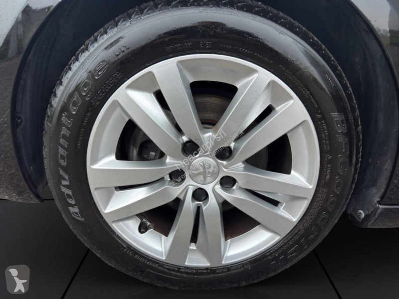 عربة نفعية Peugeot
