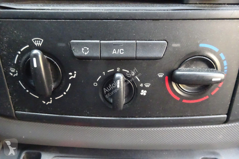 Véhicule utilitaire Peugeot PARTNER 1,6 HDI 99