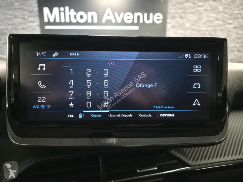 Véhicule utilitaire Peugeot 2008 1.2i Hybrid -...