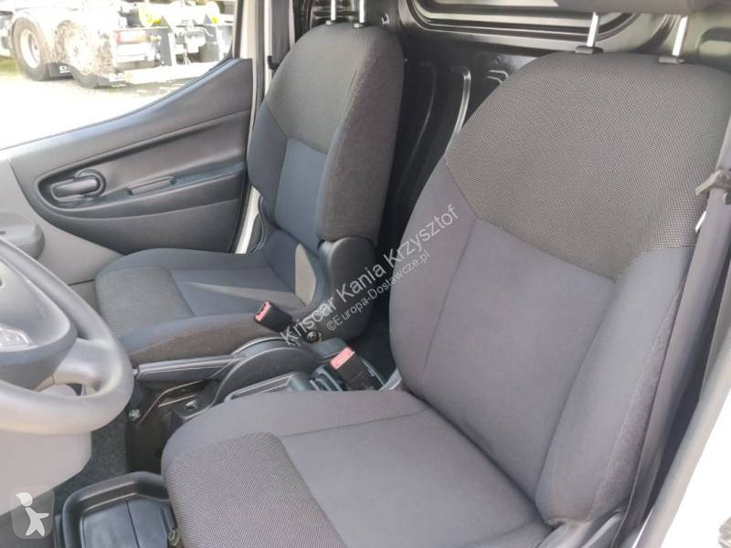 Samochód dostawczy Nissan