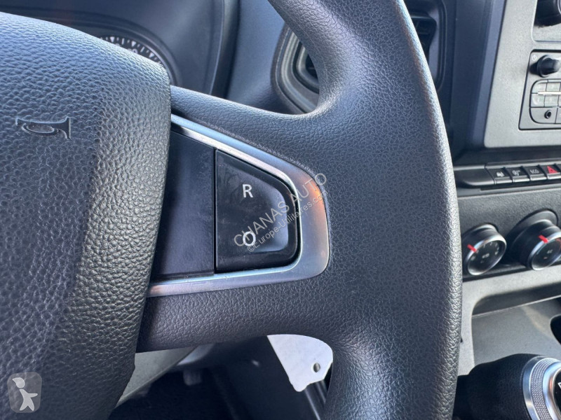 Лекотоварен автомобил Renault L2H2 2.3 dCi 145...