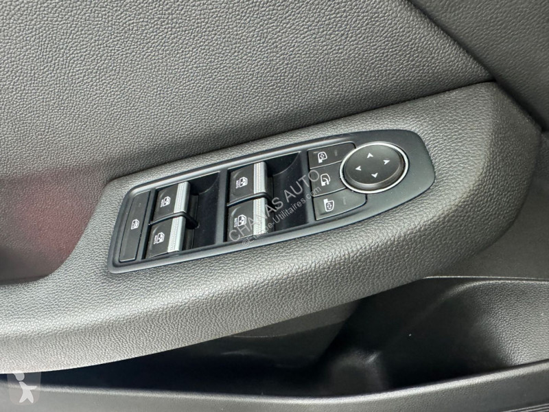 Лекотоварен автомобил Renault 1.0 TCe 100 Intens