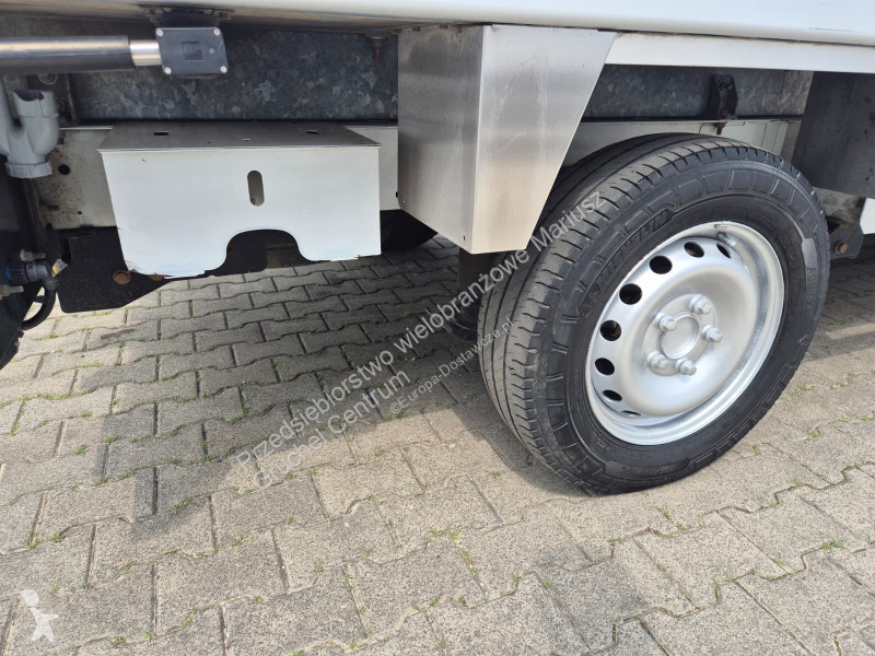 Лекотоварен автомобил Renault Master 2.3 -...