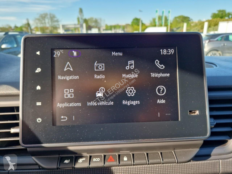 Véhicule utilitaire Renault TRAFIC