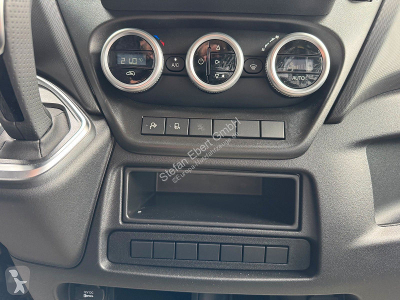 Véhicule utilitaire Iveco 35S18 HA8...