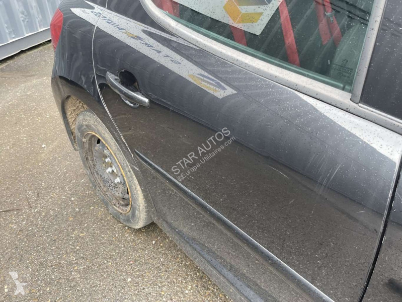 عربة نفعية Peugeot