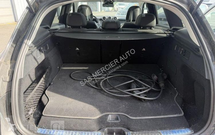 عربة نفعية Mercedes