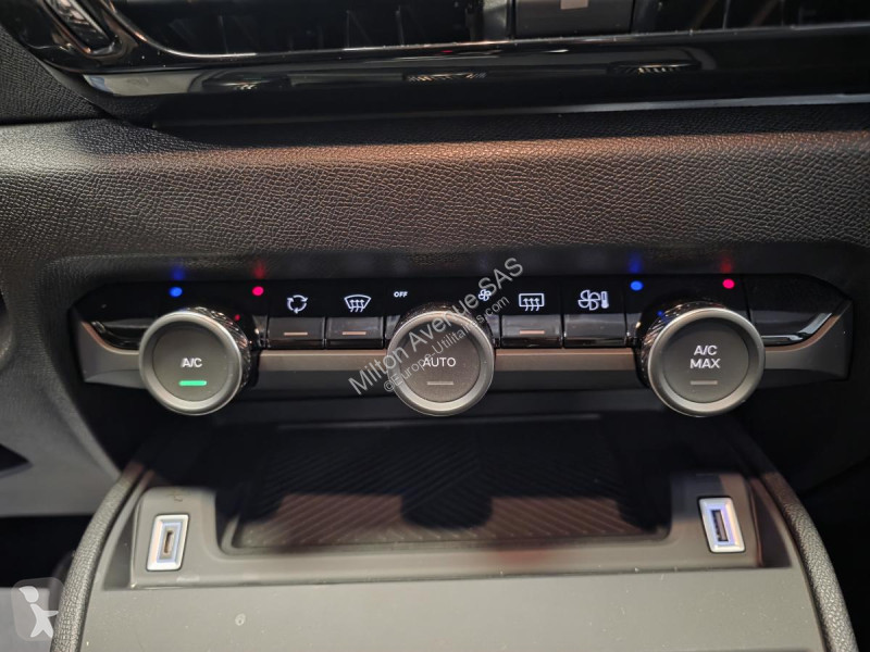 Véhicule utilitaire Citroën C4 X ë-136  E-Séries