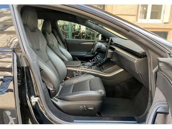 Véhicule utilitaire Tesla MODEL S