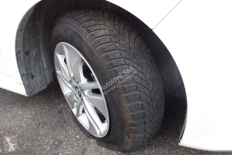 Furgoneta Toyota YARIS 1,5 VVTI HYBRID 92 BVA