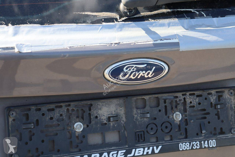 Véhicule utilitaire Ford Grand