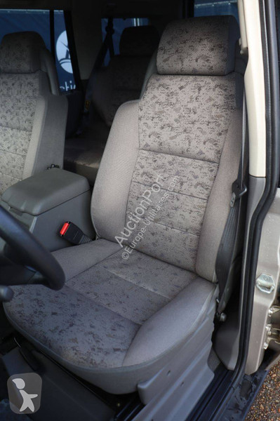 Véhicule utilitaire Land Rover V8