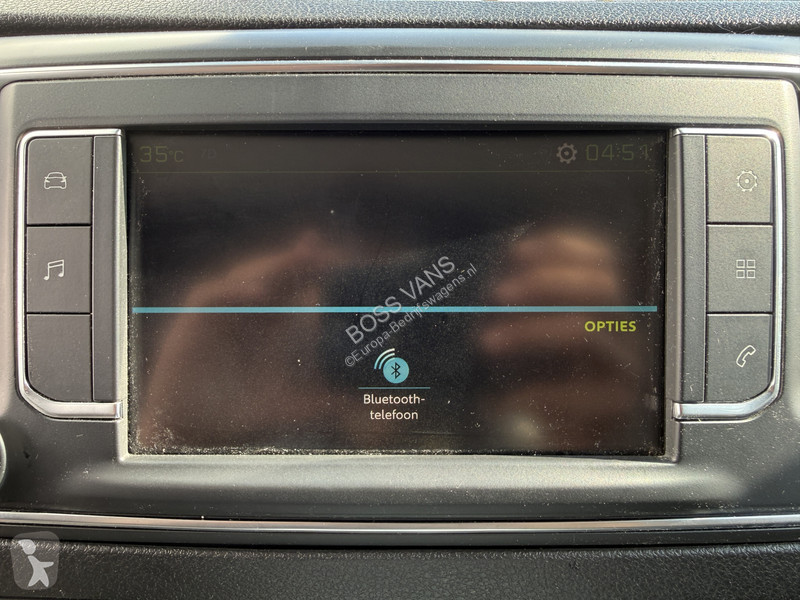 Véhicule utilitaire Peugeot 75 kWh 136PK L2H1...
